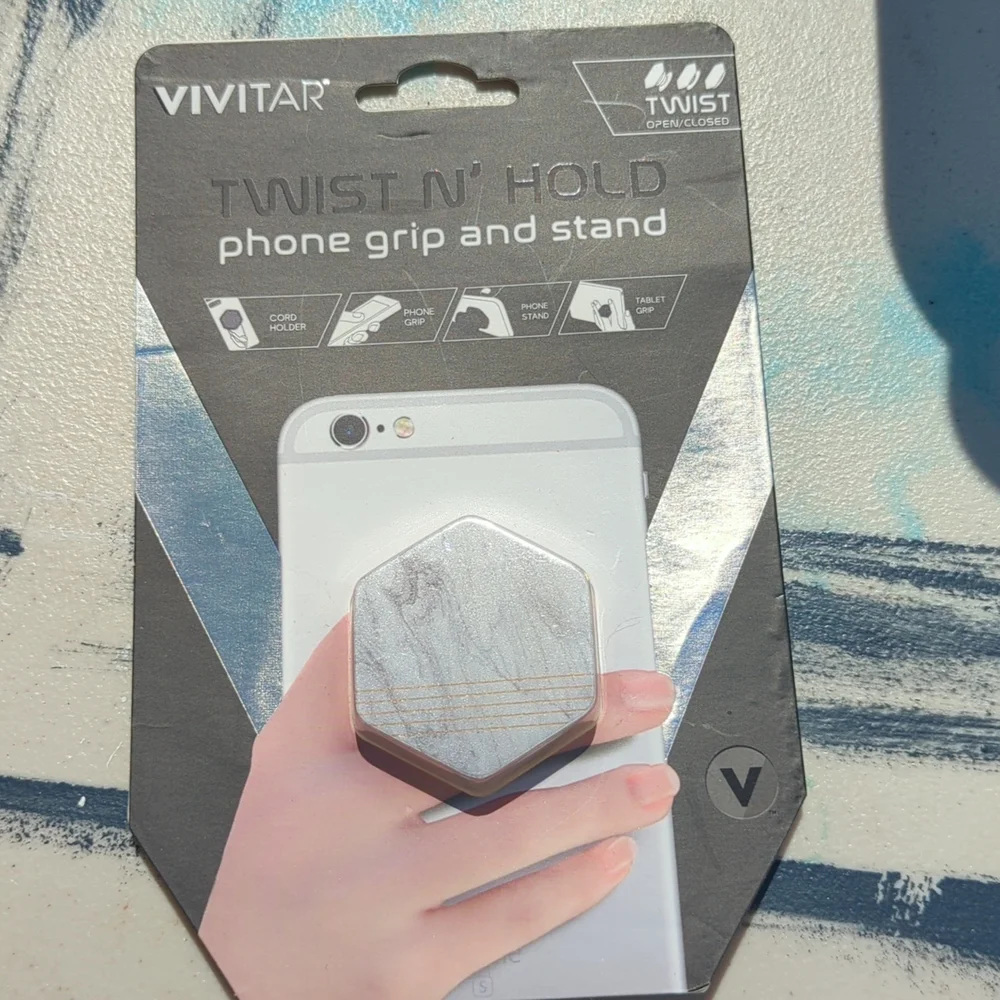 Twist and Hold Phone Grip